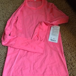 NWT lululemon flash pink SE swiftly